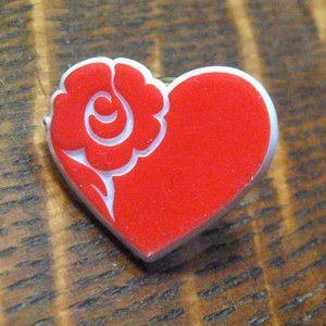 ❤️  🌹 Rose Heart Vintage Lapel Pin